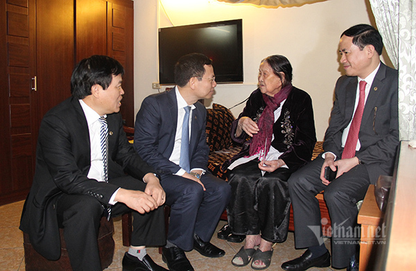 Bộ trưởng Nguyễn Mạnh Hùng kiểm tra công tác đảm bảo thông tin liên lạc Tết Canh Tý