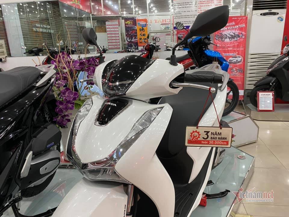 Xe máy hot&nbsp;'rớt' giá hơn chục triệu, khách vẫn chưa thỏa mãn