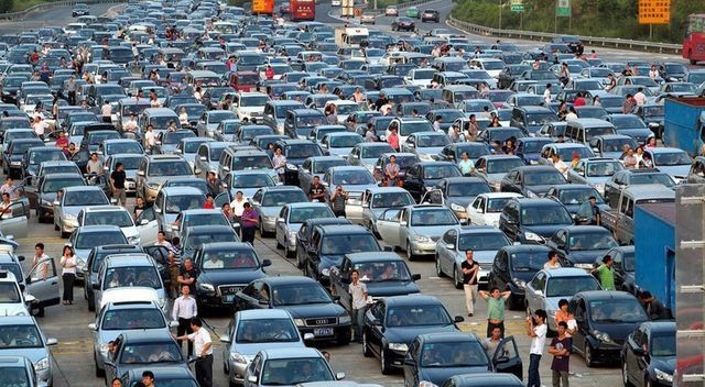 Dân Trung Quốc từng đổ xô mua ô tô tránh SARS, nhưng virus corona thì ngược lại