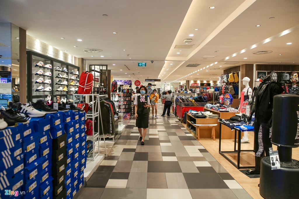 Trung tam thuong mai o TP.HCM vang tanh giua dich virus corona hinh anh 3 tttm3_zing.jpg