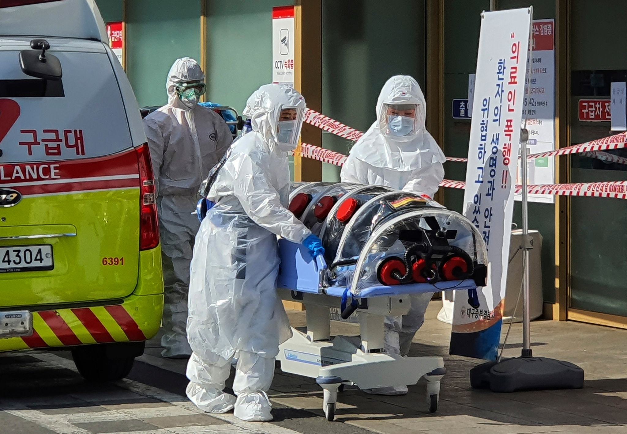 Người dân Daegu níu giữ sự 'bình thường' giữa bão dịch Covid-19