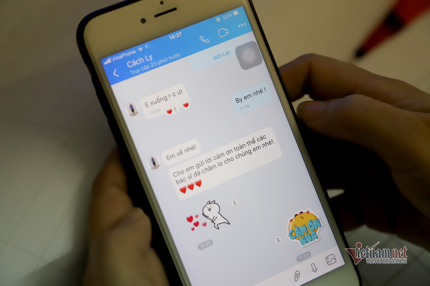 Bác sỹ công an kiêm shipper trong khu cách ly dịch Covid-19