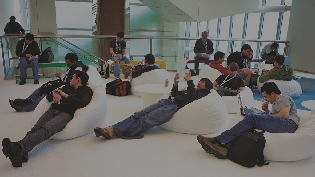 Van phong dep, coi cong ty la nha va 'ban mau' het tuoi tre hinh anh 1 Accenture_Outlook_California_Dreaming_Corporate_Culture_Silicon_Valley_Main_marquee.jpg