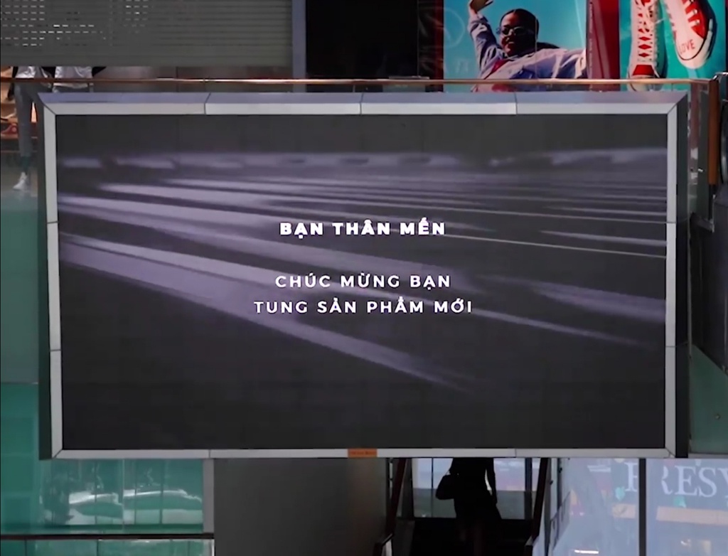 Oppo gửi hoa mừng Samsung ở Việt Nam nhân ngày ra mắt Galaxy S20