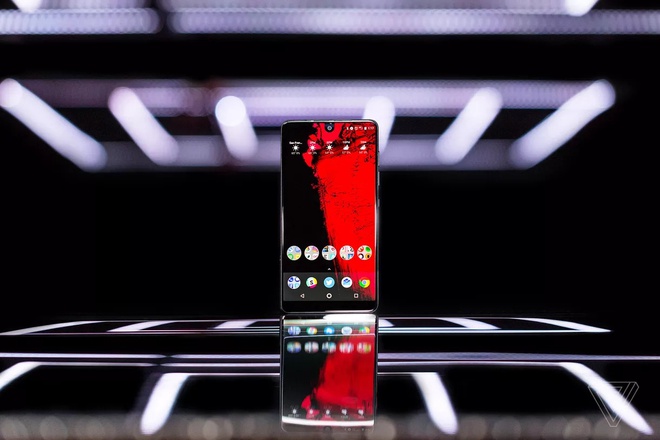 Hang tu xung giet chet iPhone vua pha san hinh anh 1 Essential_1.jpg