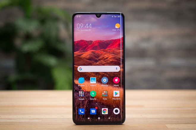 Loat di dong vua giam gia o Viet Nam hinh anh 3 Xiaomi_Mi_Note_10_Review.jpg