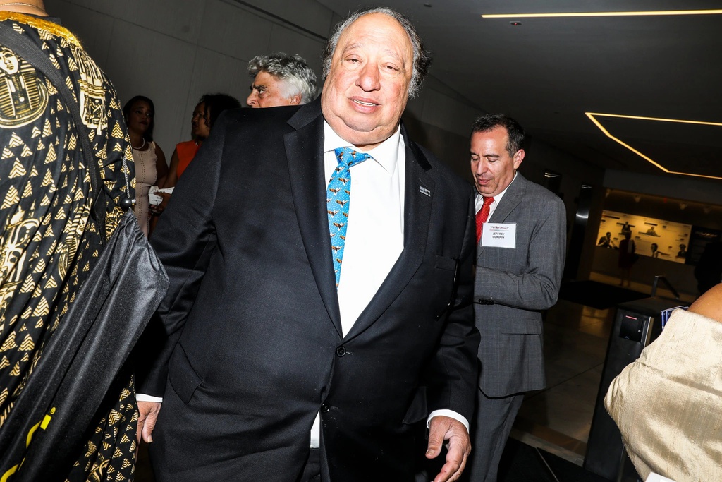 Cong cu theo doi 'ma quy' va do choi trong tay gioi ty phu hinh anh 3 Clearview_2.jpg