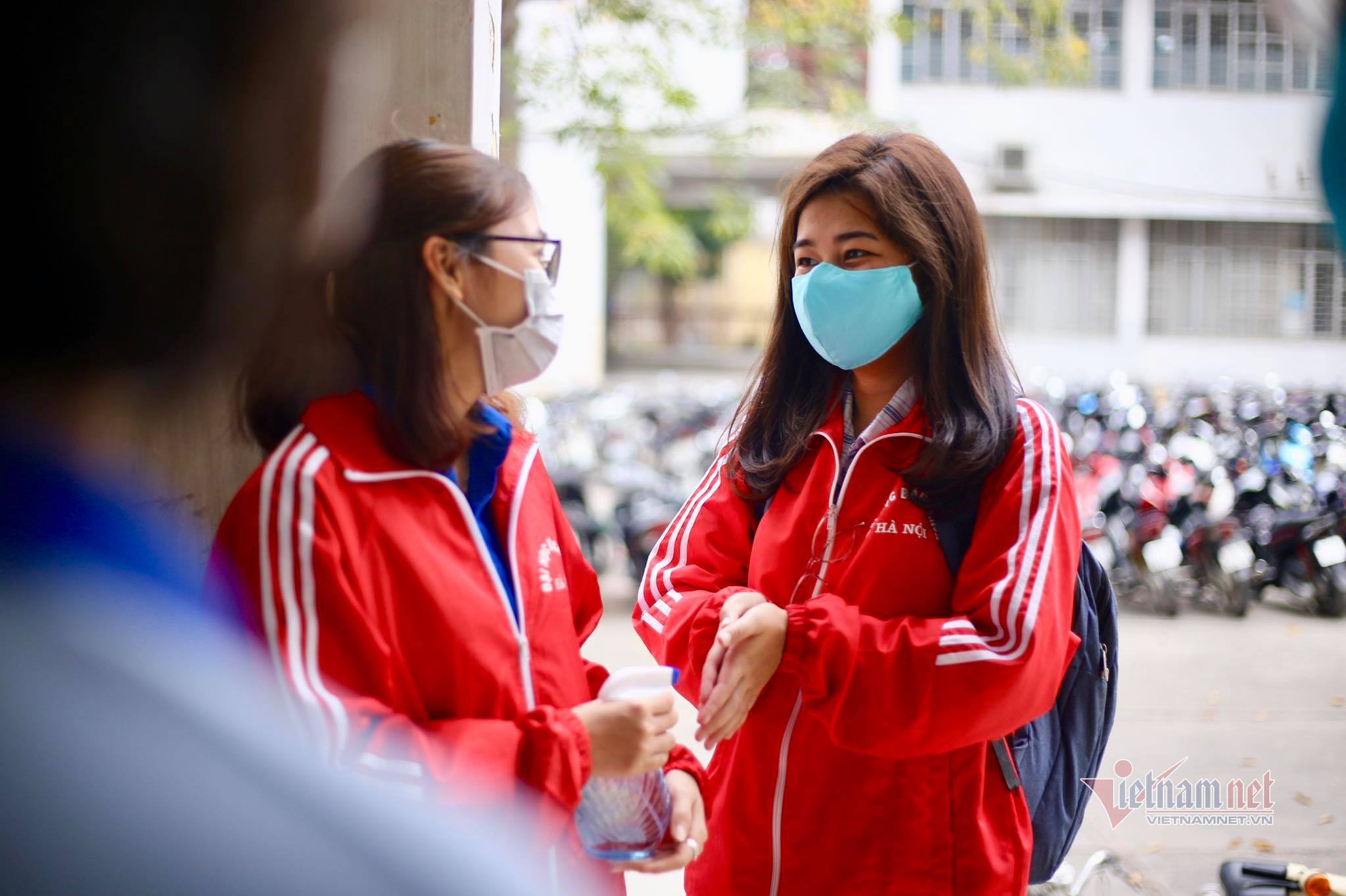 Những học sinh đầu tiên trở lại trường sau đợt nghỉ Covid-19