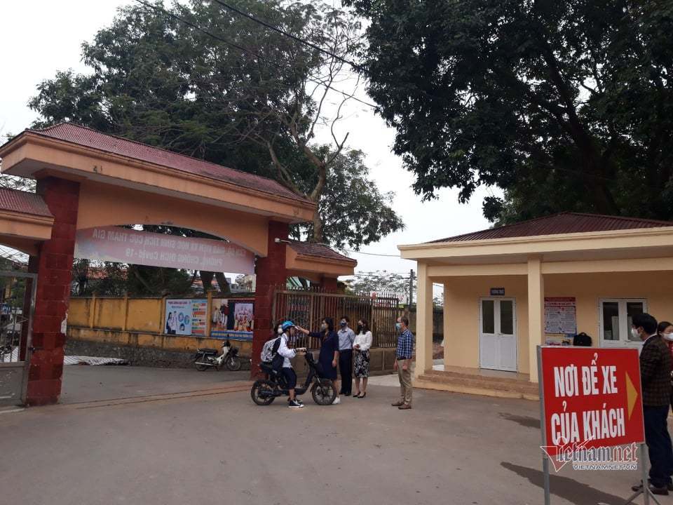 Những học sinh đầu tiên trở lại trường sau đợt nghỉ Covid-19