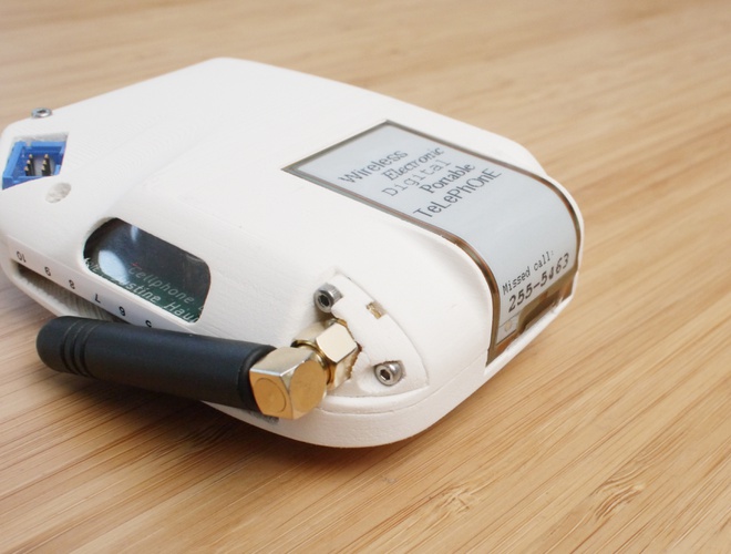 Chan ghet smartphone, co gai tu che dien thoai quay so hinh anh 7 RotaryCell5.jpg