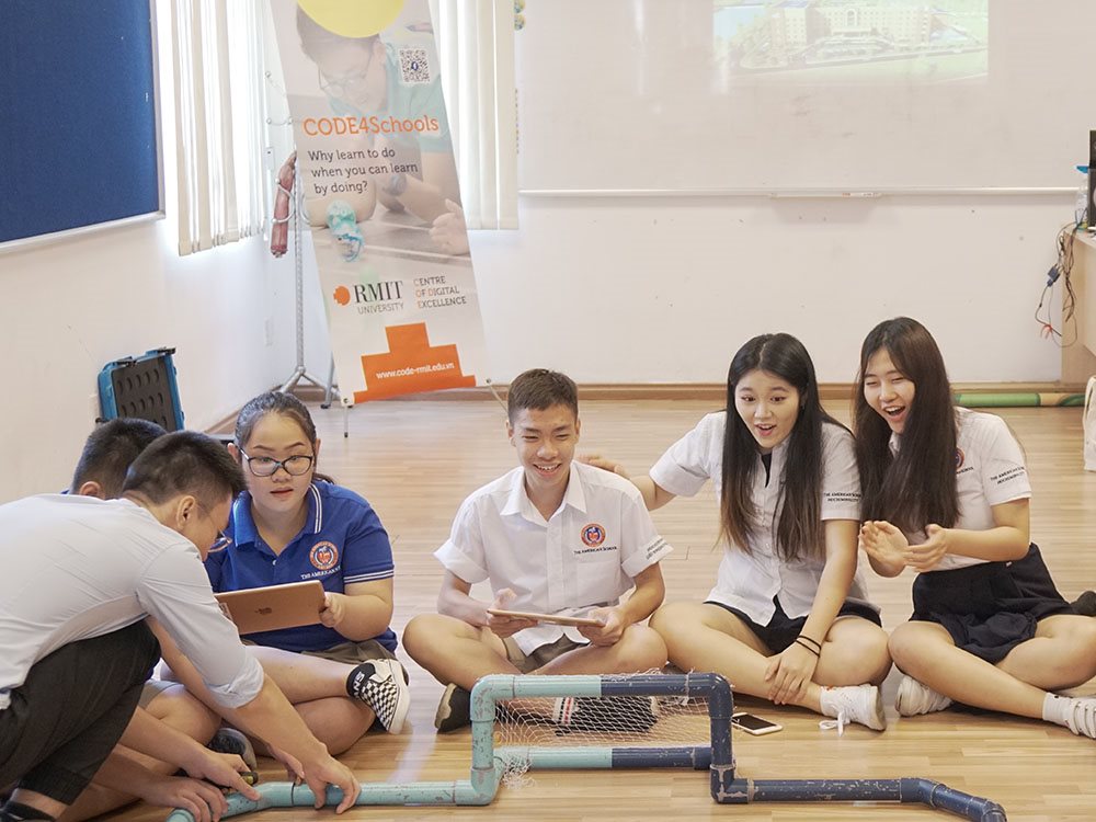 CODE4Schools tạo cơ hội cho học sinh Việt Nam được trải nghiệm viết code thực tế