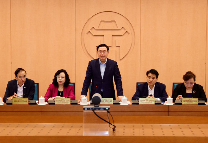 Trong khu cách ly Covid-19, bộ đội Thủ đô kiêm luôn làm mẹ, làm bạn