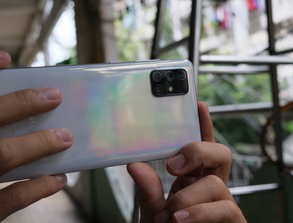 Chụp ảnh xóa phông trên Samsung Galaxy A71 đang trở thành một trào lưu được ưa chuộng. Với tính năng chụp ảnh xóa phông trên Galaxy A71, bạn không cần phải sử dụng đến các phần mềm chỉnh sửa hoặc máy ảnh chuyên nghiệp để tạo ra những bức ảnh đẹp mắt với phông xóa mờ hoàn hảo.