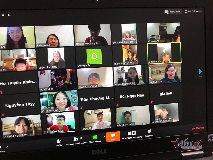 Phụ huynh và giáo viên “nâng cấp level” để dạy trực tuyến cho học sinh