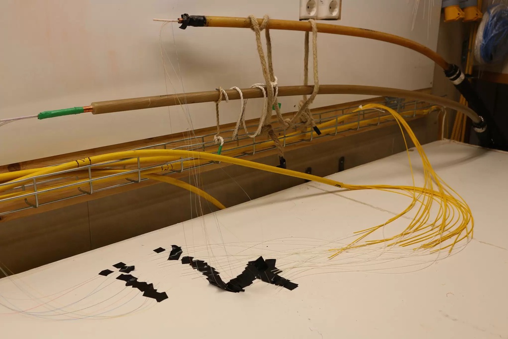 Noi oan cua ca map khi dut cap quang hinh anh 3 Cap_hong_2.jpg