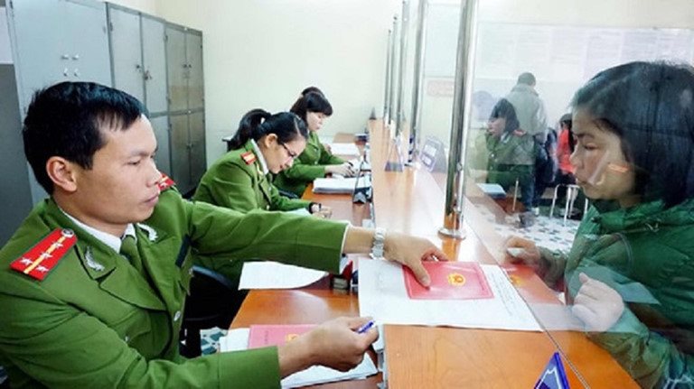 Bộ Công an đề xuất bỏ hộ khẩu bằng giấy