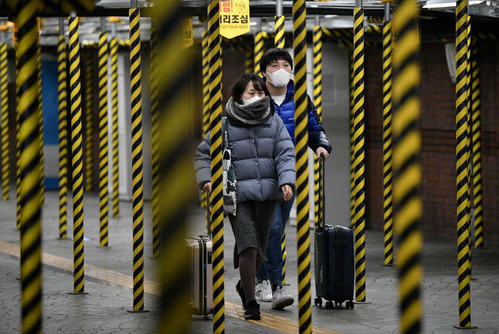 Nguoi dan Han Quoc xep hang dai mua khau trang ngua nhiem virus corona hinh anh 8 Khau_trang_Han_Quoc_1.jpg