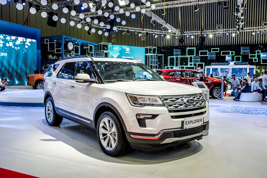 Ford Explorer bất ngờ giảm giá 269 triệu đồng, giá lần đầu xuống dưới 2 tỷ đồng