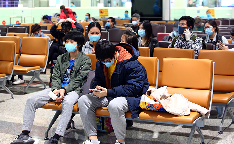Chia sẻ từ sân bay Nội Bài của những người 'về nước để an toàn hơn'
