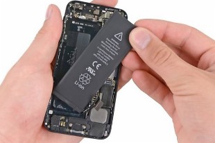 Châu Âu sắp yêu cầu Apple, Samsung thiết kế lại smartphone để người dùng tự thay pin ở nhà