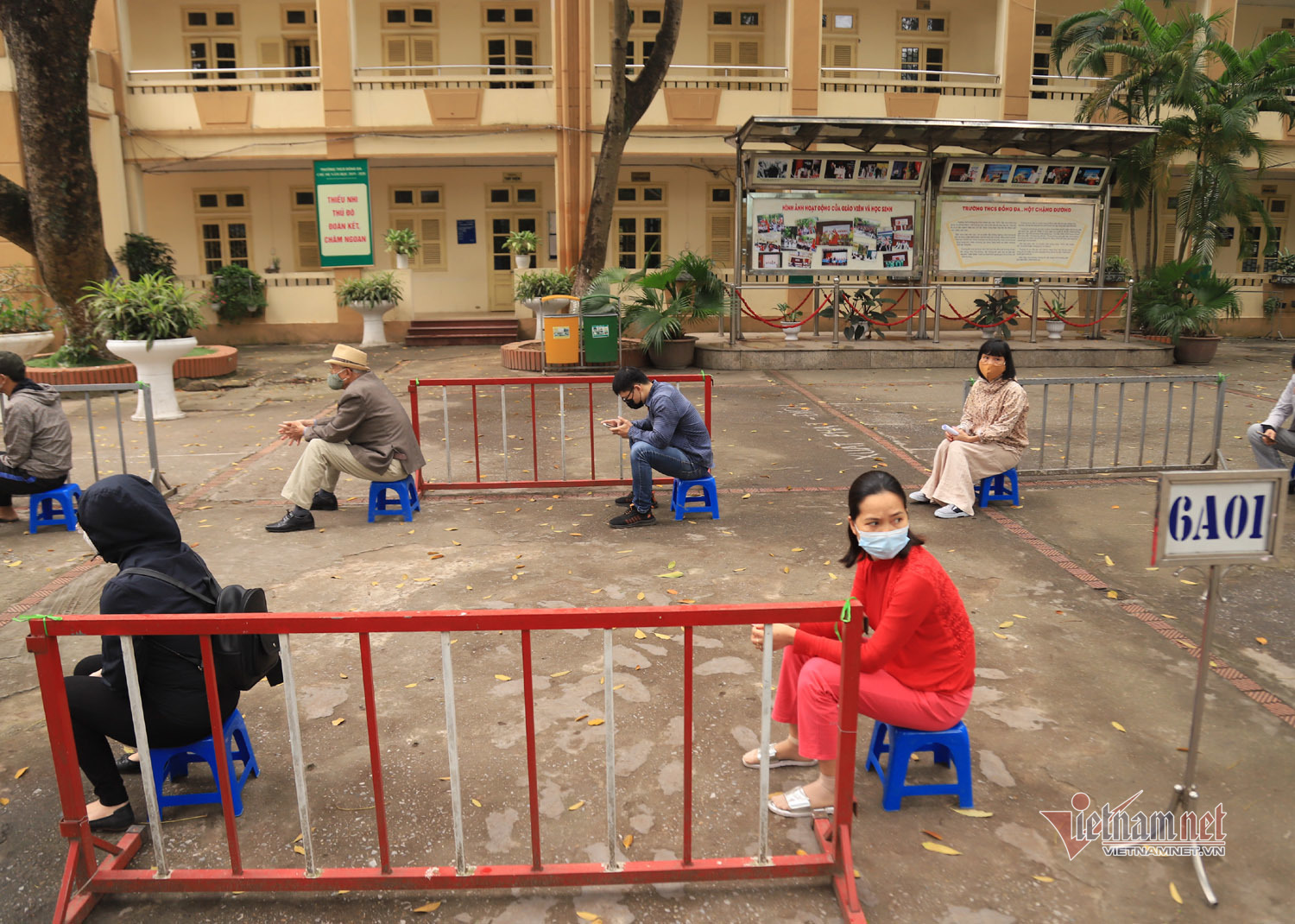 Đến lều dã chiến xét nghiệm Covid-19, 10 phút sau phấn khởi thấy âm tính