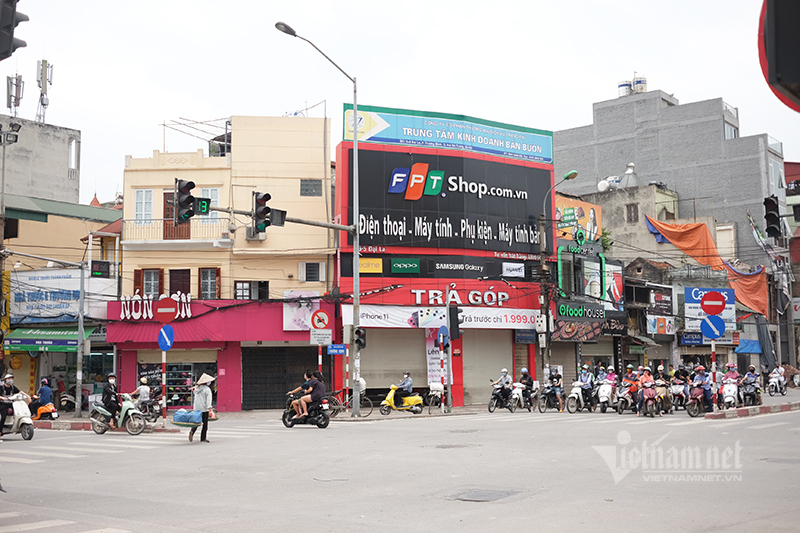 Nhiều cửa hàng di động đóng cửa, nhân viên tạm nghỉ vì dịch Covid-19