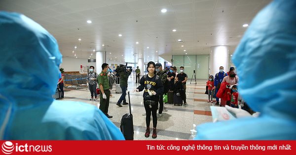 Sân bay Nội bài ngày cao điểm, nghìn người hồi hương cách ly