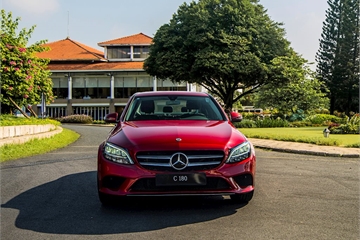 Mercedes – Benz tung xe sang C 180 giá rẻ 1,4 tỷ đồng