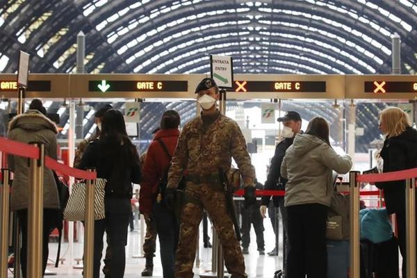 Italia phong toả toàn bộ đất nước, ông Trump thành F2 với Covid-19