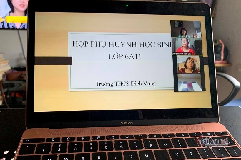Họp phụ huynh cũng... trực tuyến vì Covid-19