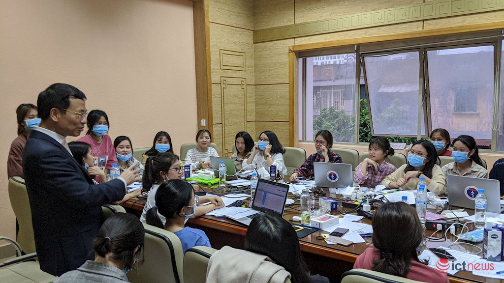 Việt Nam cần tận dụng triệt để công nghệ trong phòng chống dịch Covid-19 | Tận dụng công nghệ triệt để hơn nữa để phòng chống dịch Covid-19