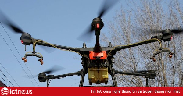 Tây Ban Nha dùng drone cảnh báo người dân ở trong nhà đề phòng Covid-19