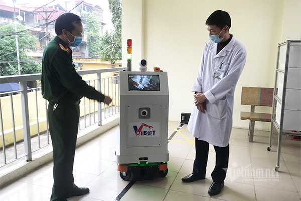 Việt Nam chế tạo thành công robot chống dịch Covid-19
