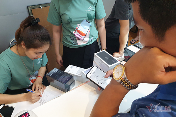 Thị trường di động, máy tính 'đóng băng' trước thông tin cách ly xã hội