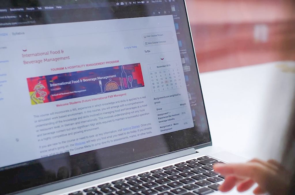 3 yếu tố cần có của bài giảng phục vụ dạy học trực tuyến | Chuyên gia RMIT chia sẻ cách dạy học trực tuyến hiệu quả | Chuyên gia RMIT: Bài giảng cho dạy học online cần hội đủ 3 yếu tố của sự “hiện diện trực tuyến”