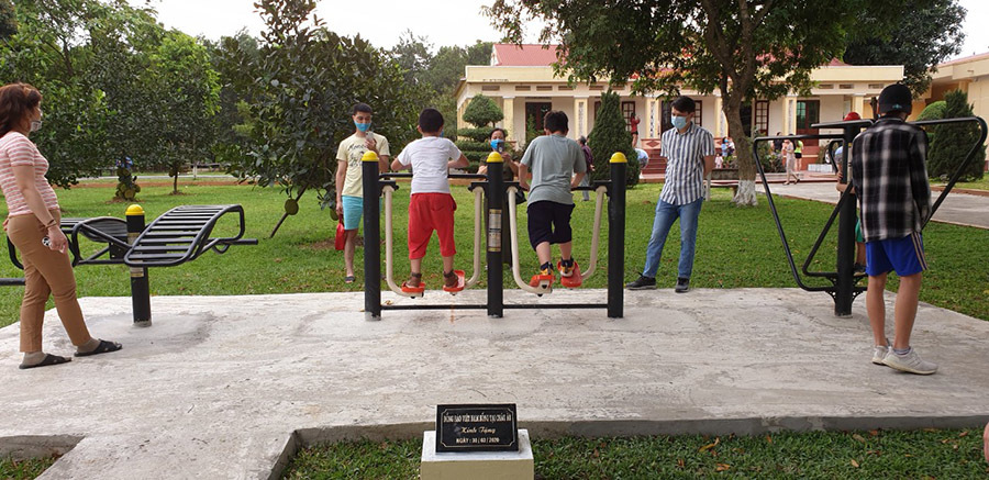 Cuộc sống sinh động trong khu cách ly dưới ống kính các chiến sĩ