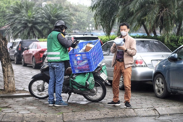 Sự thật về thu nhập 'khủng' của shipper trong mùa dịch Covid