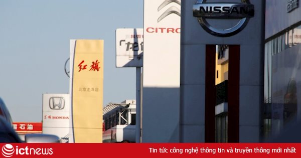 Showroom đóng cửa, nhân viên kinh doanh xe hơi ồ ạt lên mạng livestream