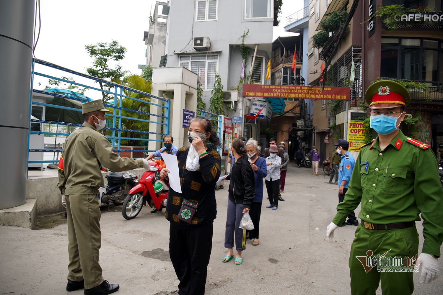 'ATM gạo' thông minh ở Hà Nội nhận diện hàng trăm khuôn mặt người tới nhận