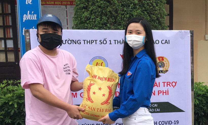 Học sinh Lào Cai chế tạo “máy ATM phát gạo” cho người nghèo