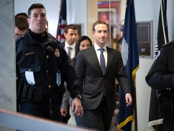 Tiết lộ chi phí bảo vệ bản thân của giới tỷ phú công nghệ: Tim Cook tiêu ít bất ngờ, Mark Zuckerberg làm cả hầm trú ẩn trong nhà - Ảnh 17.