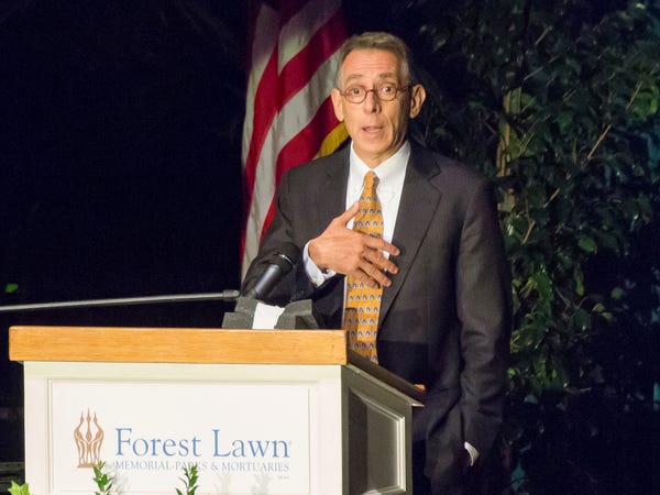 Tiết lộ chi phí bảo vệ bản thân của giới tỷ phú công nghệ: Tim Cook tiêu ít bất ngờ, Mark Zuckerberg làm cả hầm trú ẩn trong nhà - Ảnh 13.