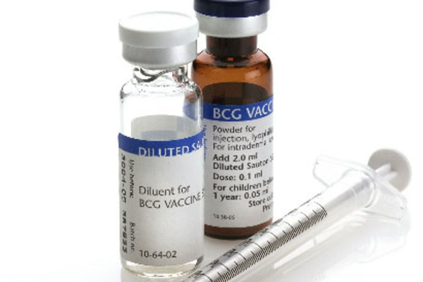 800 y bác sĩ Việt Nam thử nghiệm vắc xin lao chống Covid-19