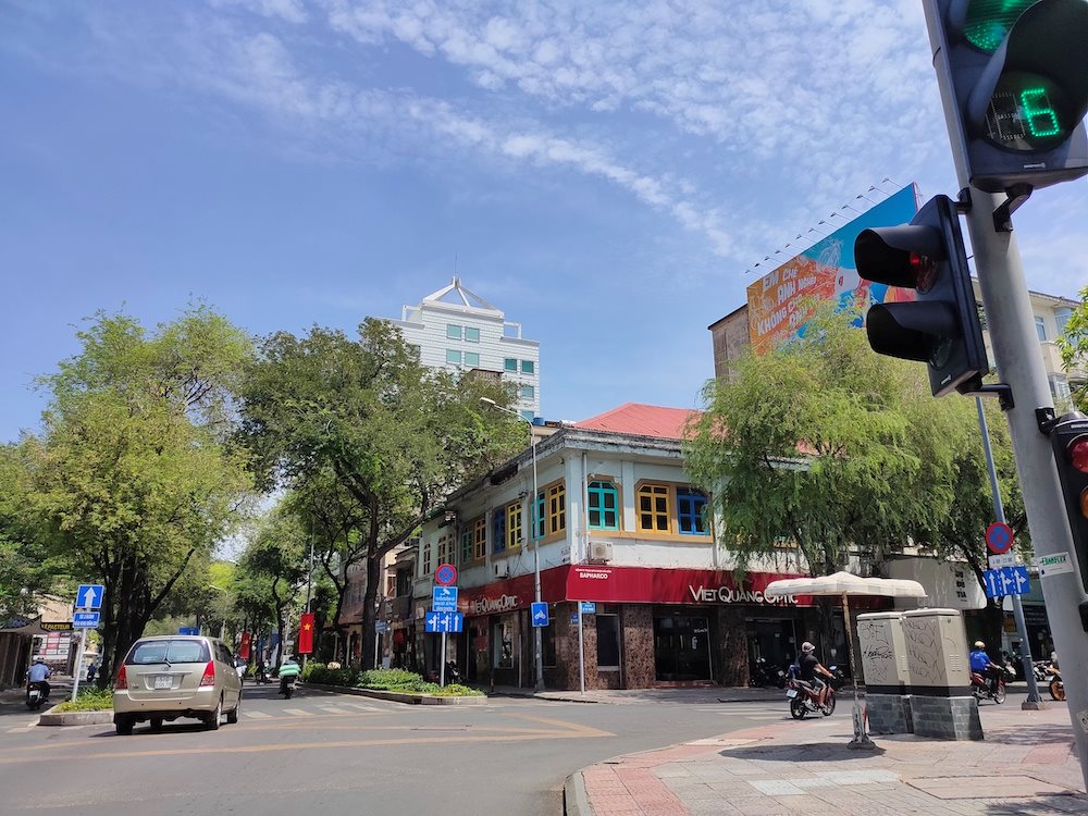 Hình ảnh Sài Gòn tươi mới sáng đầu tuần dưới ống kính smartphone