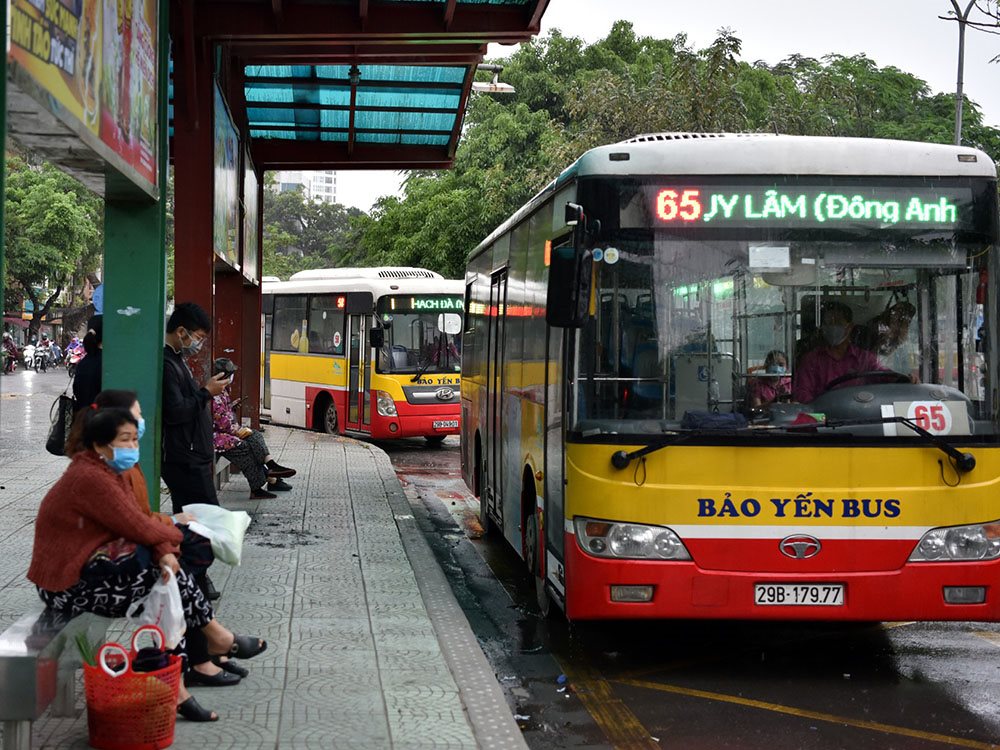 Hành khách đi xe buýt, taxi phải khai báo y tế điện tử bắt buộc