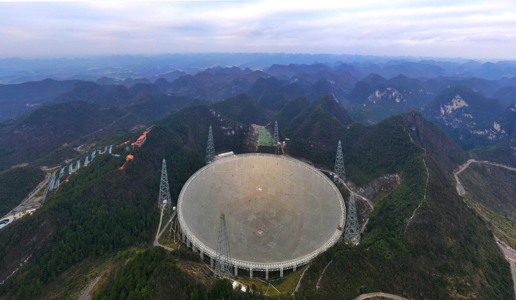 Phat hien song radio bi an trong dai Ngan Ha hinh anh 3 Aperture_Spherical_Radio_Telescope_xinhua.jpeg