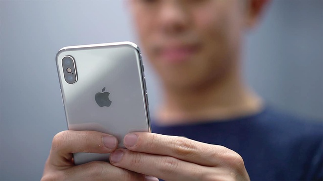 iPhone X 'bypass' giá 4,5 triệu tại Việt Nam