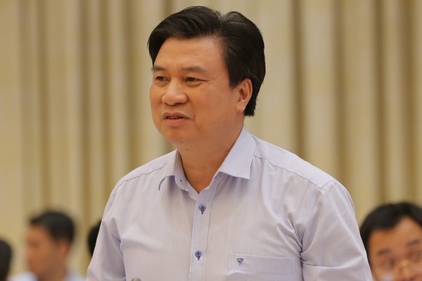 Bộ Giáo dục không quy định học sinh đeo mũ chống giọt bắn đi học