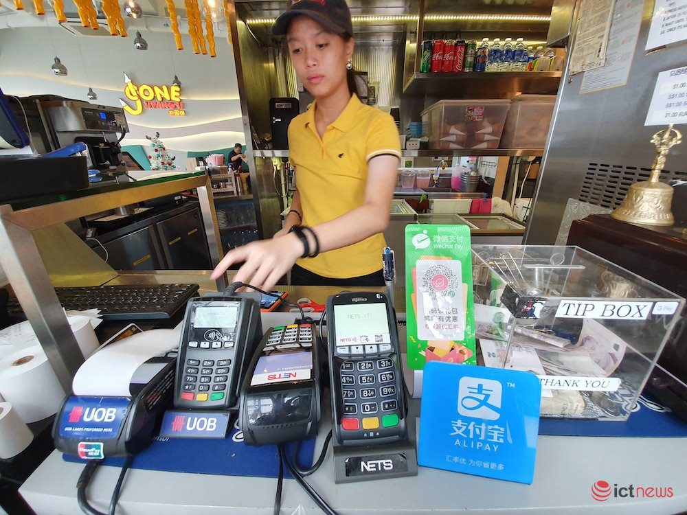 Singapore phát tiền hỗ trợ người nghèo trong dịch Covid-19 như thế nào?