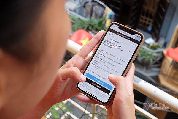 Thu tiền thế nào từ người đọc báo online?